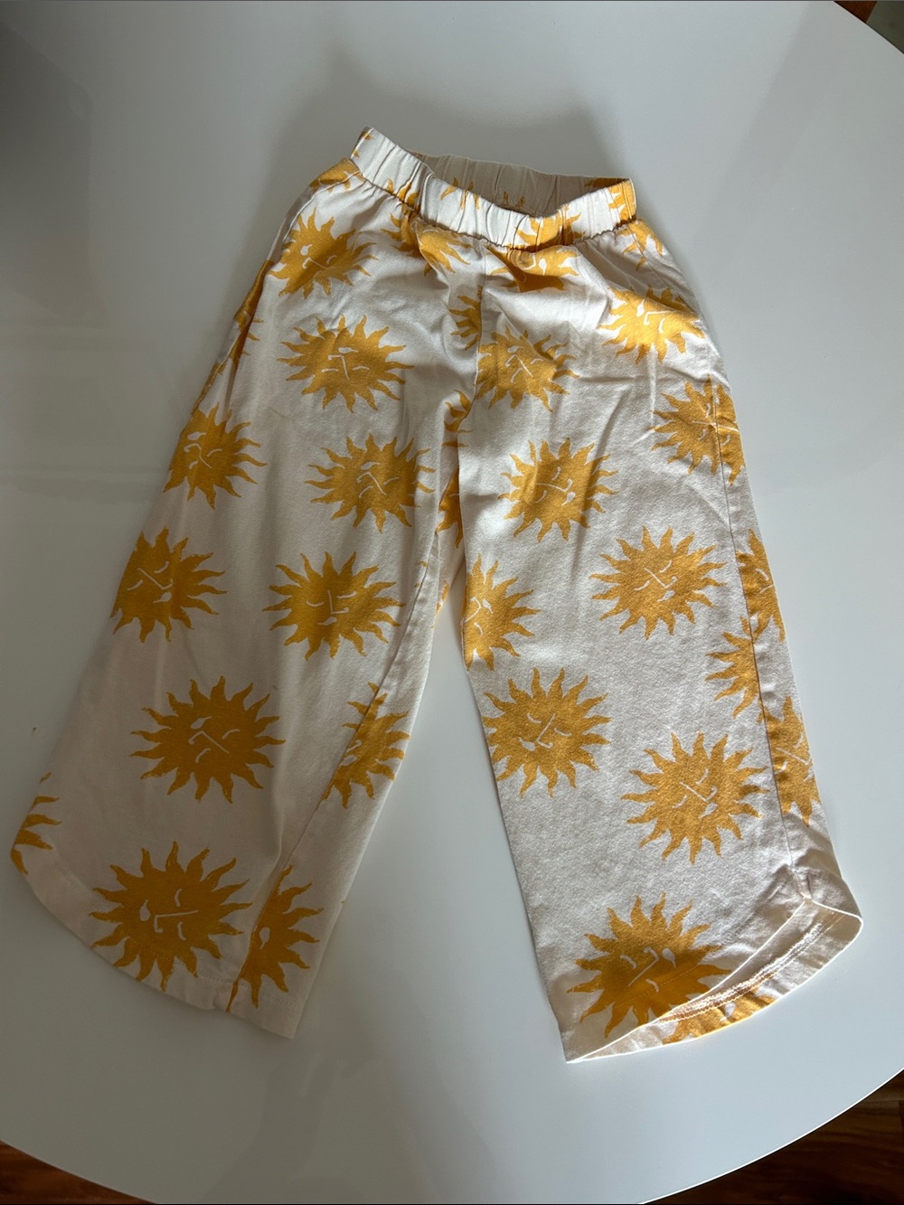 Zara White Lounge Pants with Yellow Sun Print girls size 6 .